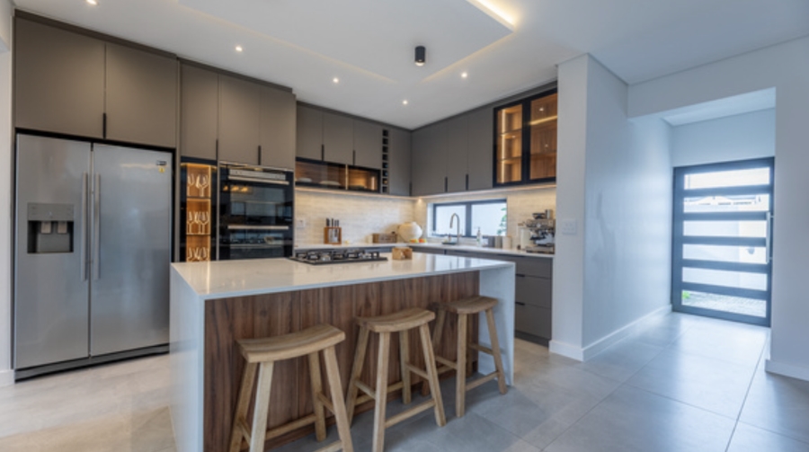 5 Bedroom Property for Sale in Sandown Western Cape